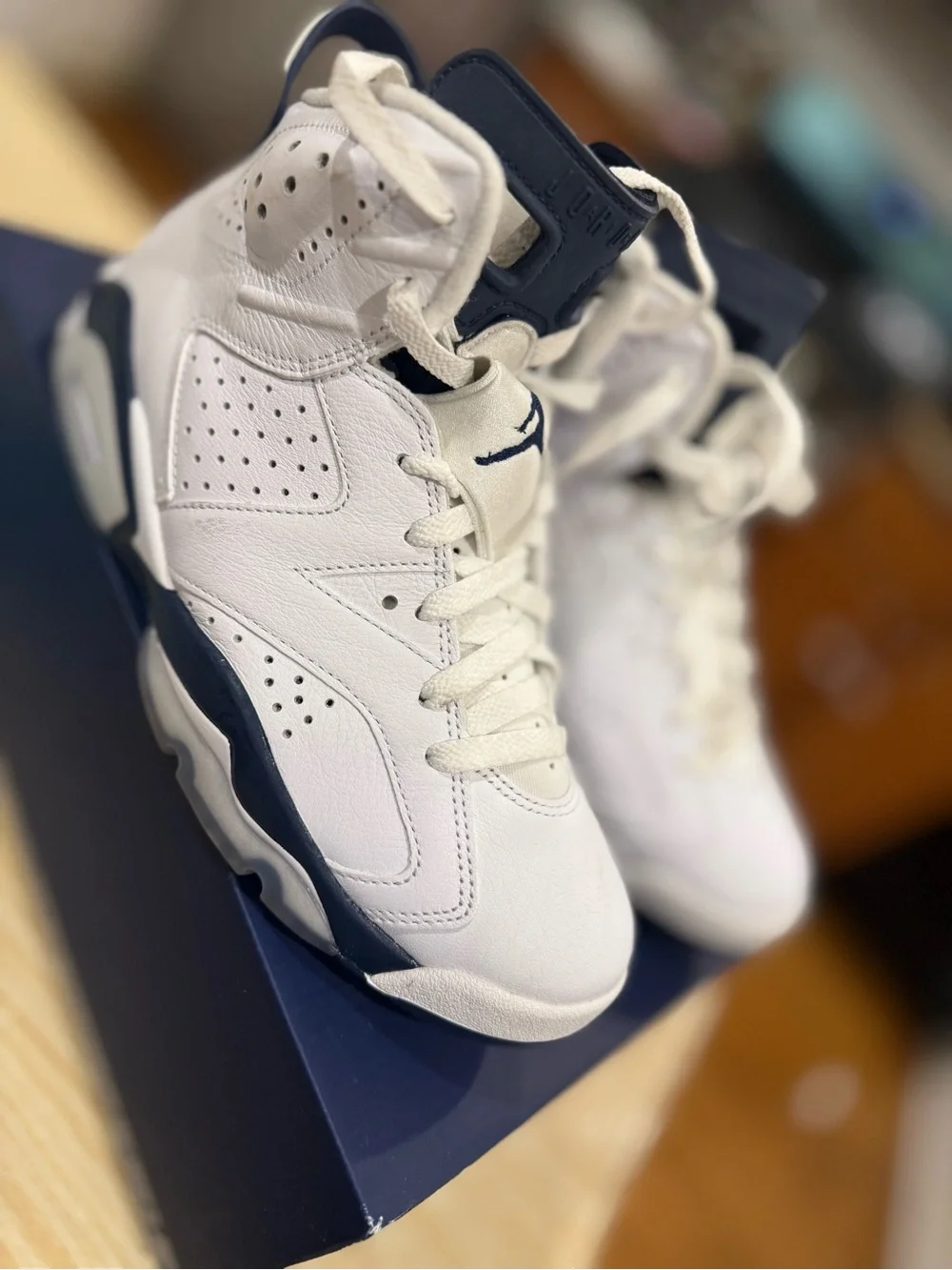 Air Jordan Retro 6 Midnight Navy Sneakers
